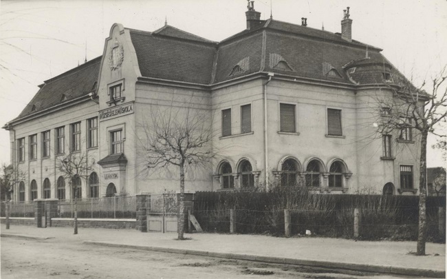 Szövő Street Elementary School